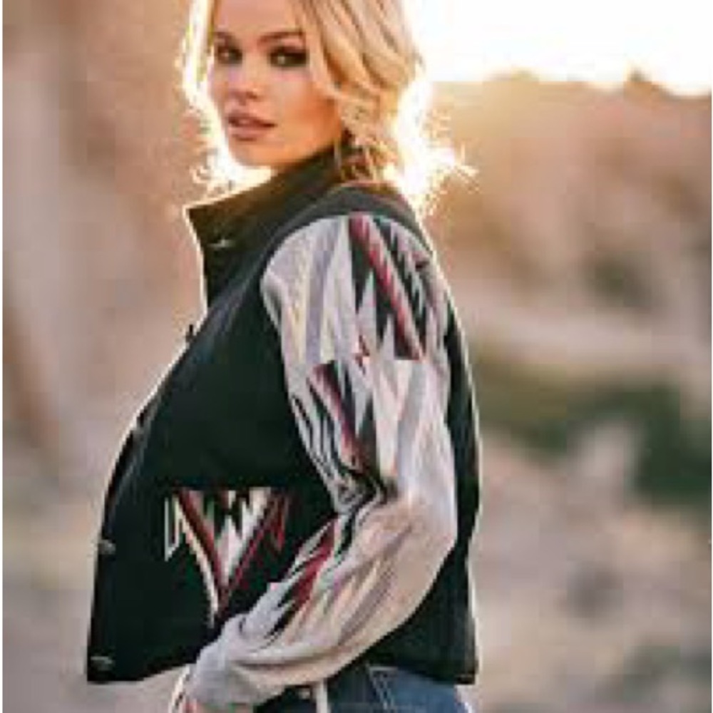Women's Ariat Embroidered Chimayo Jacket EUC! - Picture 2 of 13